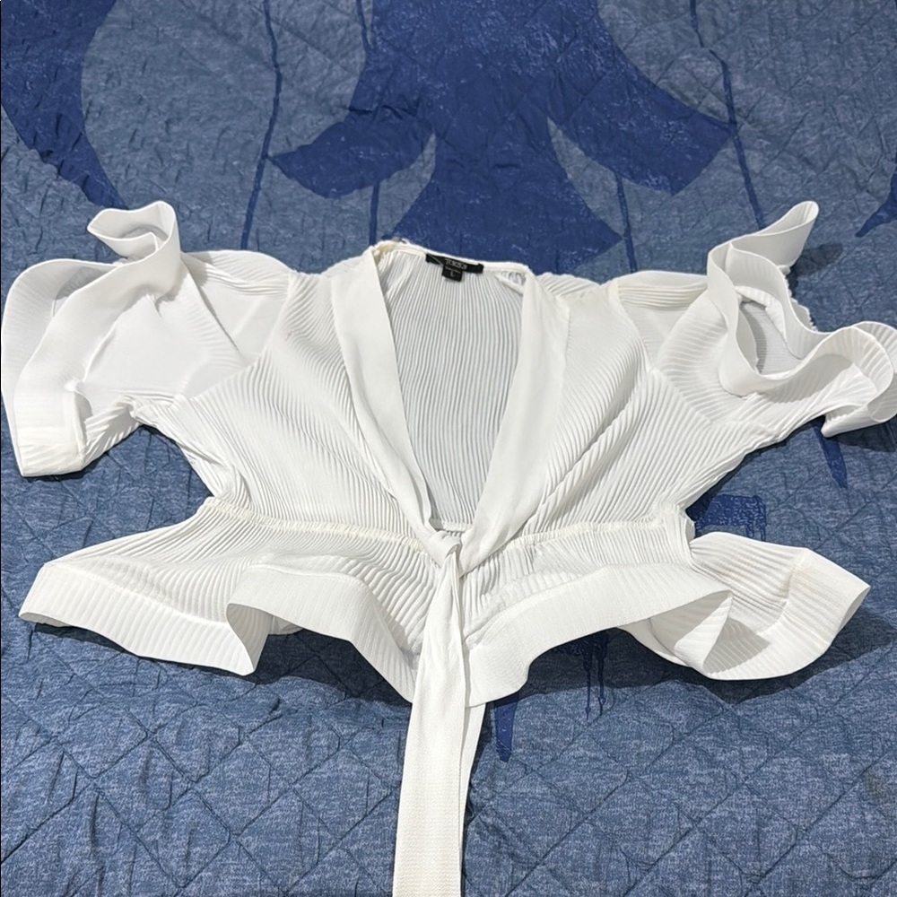 Chic White Women's Blouse with Ruffled Sleeves